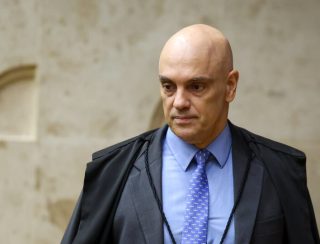 Moraes determina retirada de livro que usa 