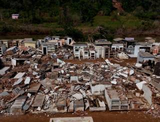 Empresas destruídas por tragédia no RS mudam de lugar para fugir de inundações