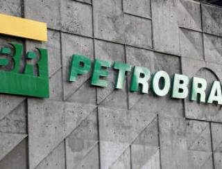 Prejuízo da Petrobras no 4º tri é efeito do dólar, mas 'eventos exclusivos' chamam atenção, dizem analistas