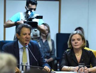 Com Gleisi ministra, Haddad fica sem ministro aliado no Planalto