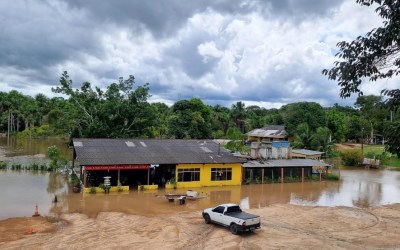 VÍDEO: Balneário fica alagado após igarapé transbordar em Porto Velho