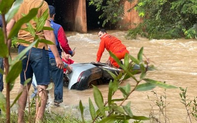 Mãe e filha morrem após carro cair em rio em Cerejeiras, RO